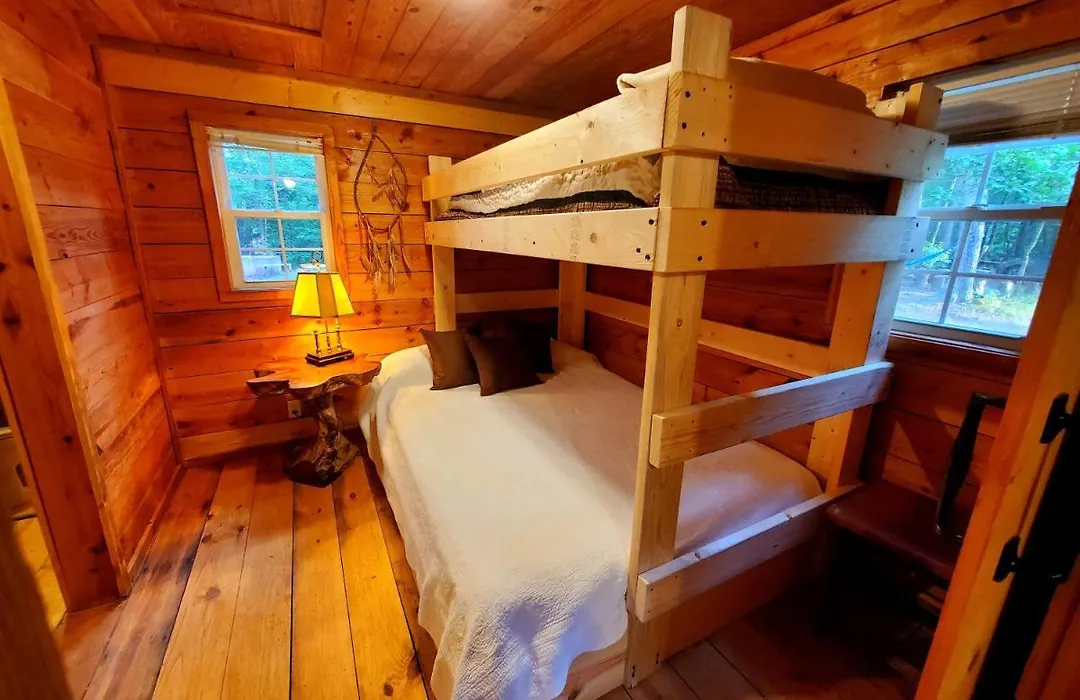 Lil' Log At Hearthstone Cabins And Camping - Pet Friendly-1